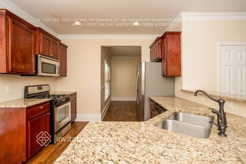 712 Connally St Se - Photo 6 of 22