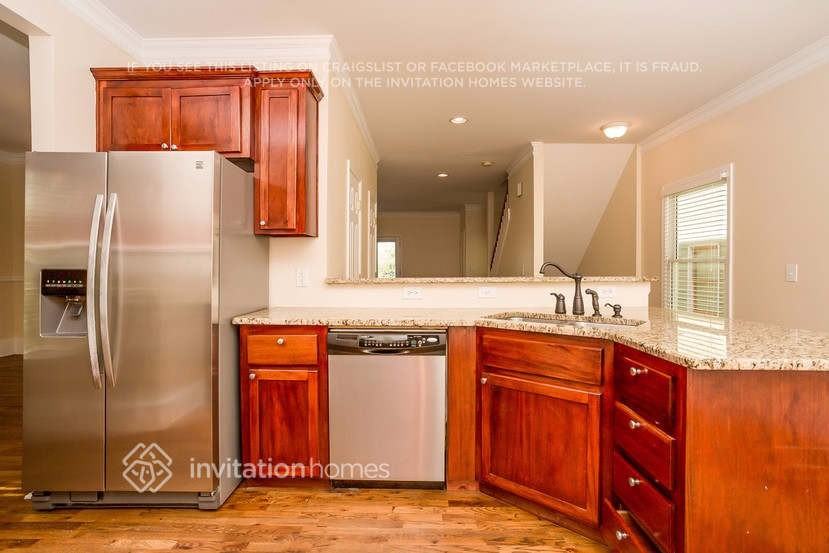 712 Connally St Se - Photo 7 of 22