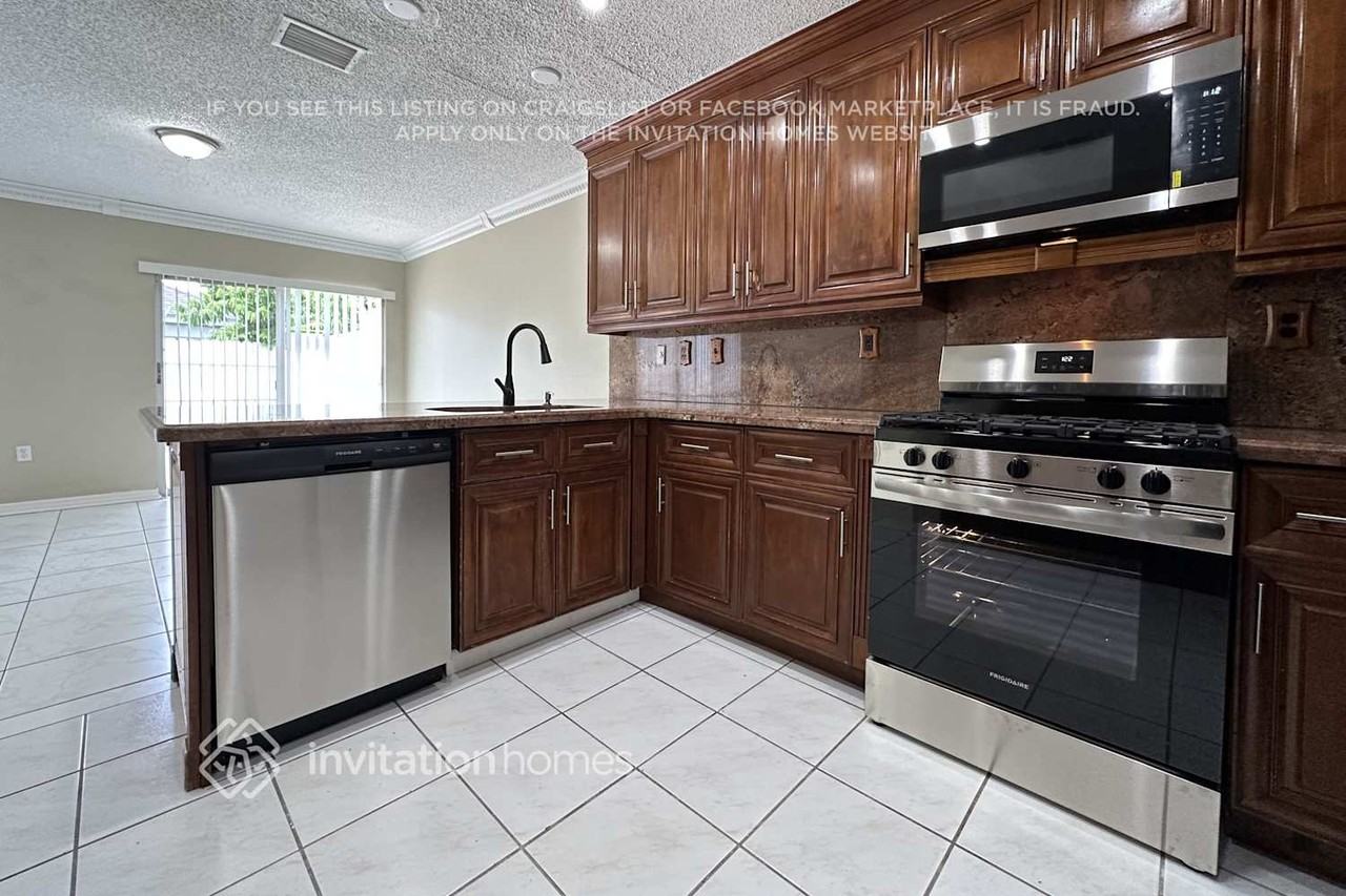 13742 Sw 181st St - Photo 4 of 15