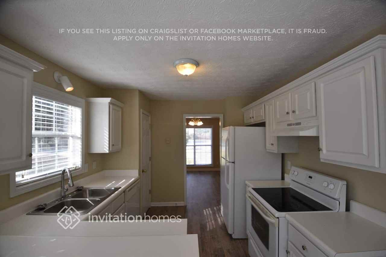 1661 Hampton Walk Dr - Photo 3 of 12