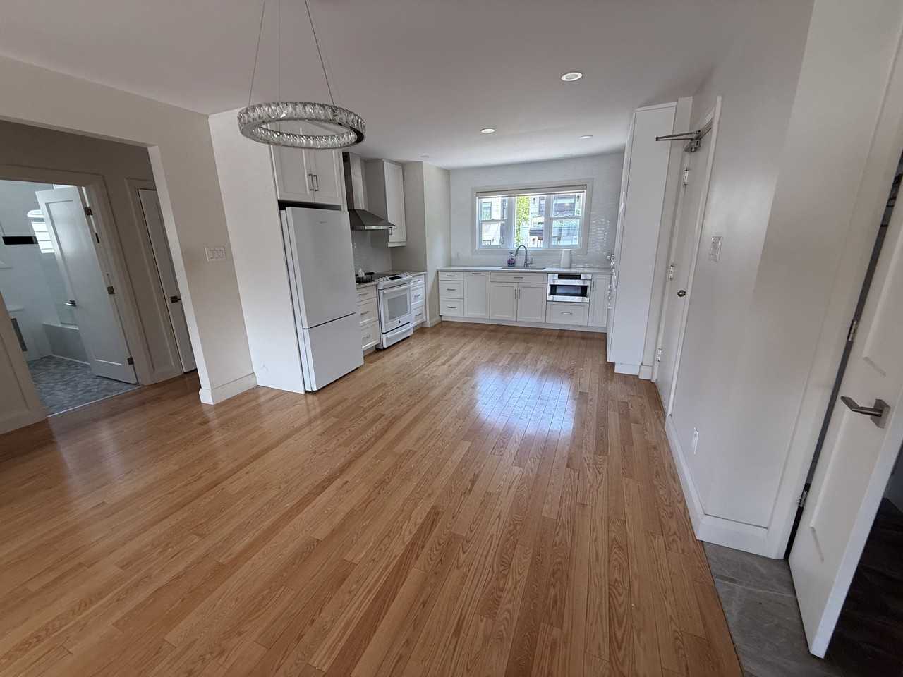 371 Churchill Avenue North - Photo 4 of 12