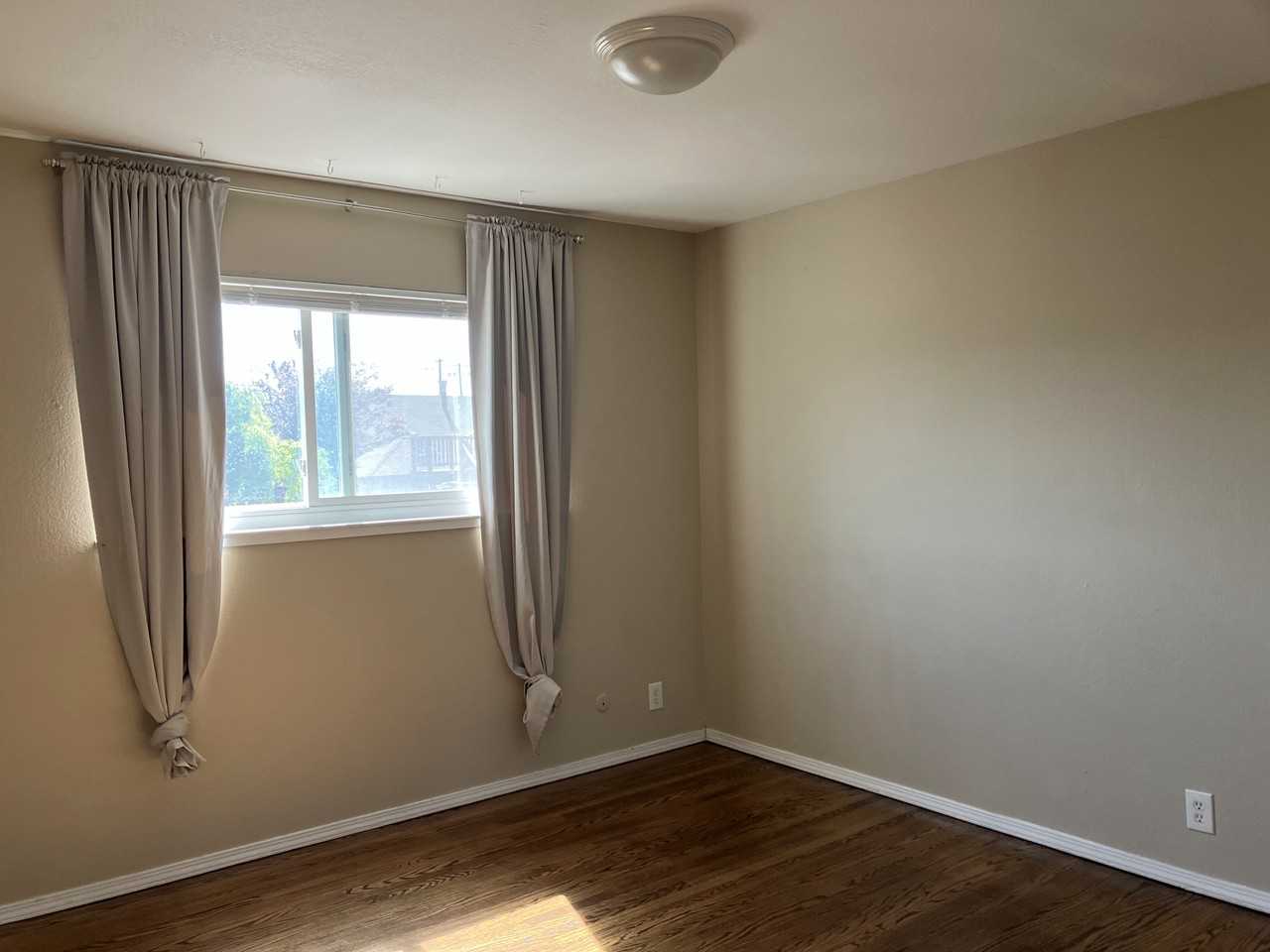 945 40th Street #D - Photo 5 of 8