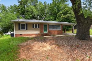 featured image of 1007 Green Circle Dr