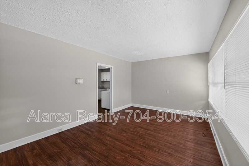 1007 Green Circle Dr - Photo 5 of 21