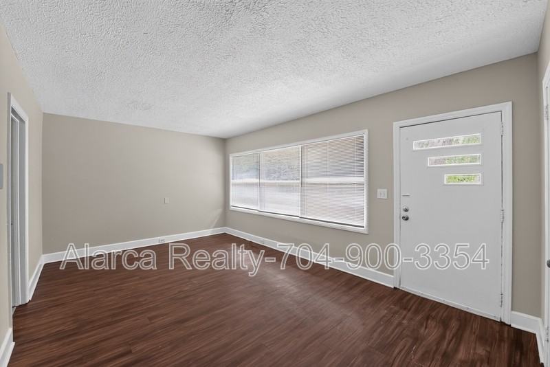 1007 Green Circle Dr - Photo 6 of 21