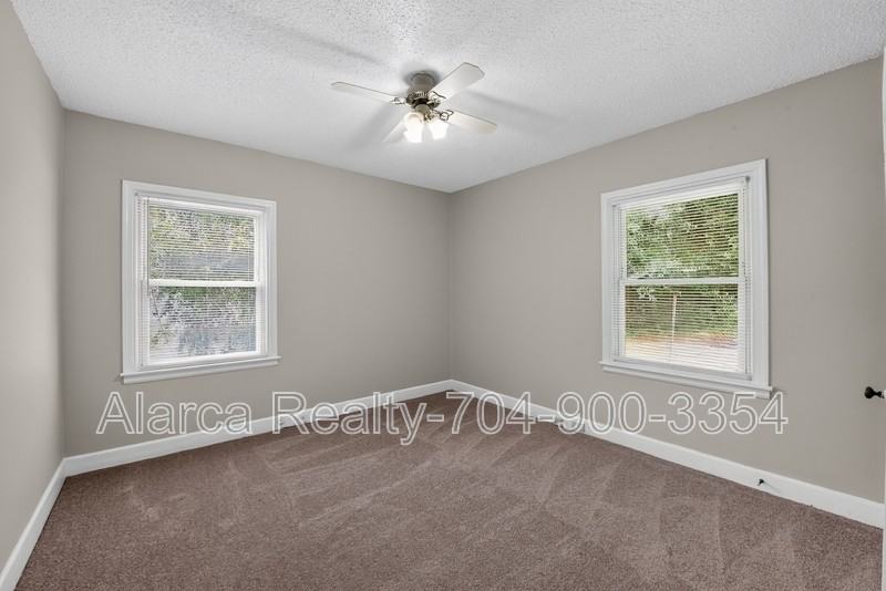 1007 Green Circle Dr - Photo 7 of 21