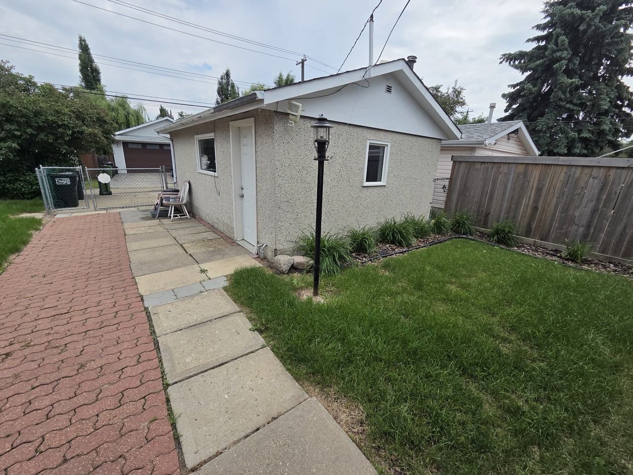 9035 149 Street Main - Photo 7 of 12