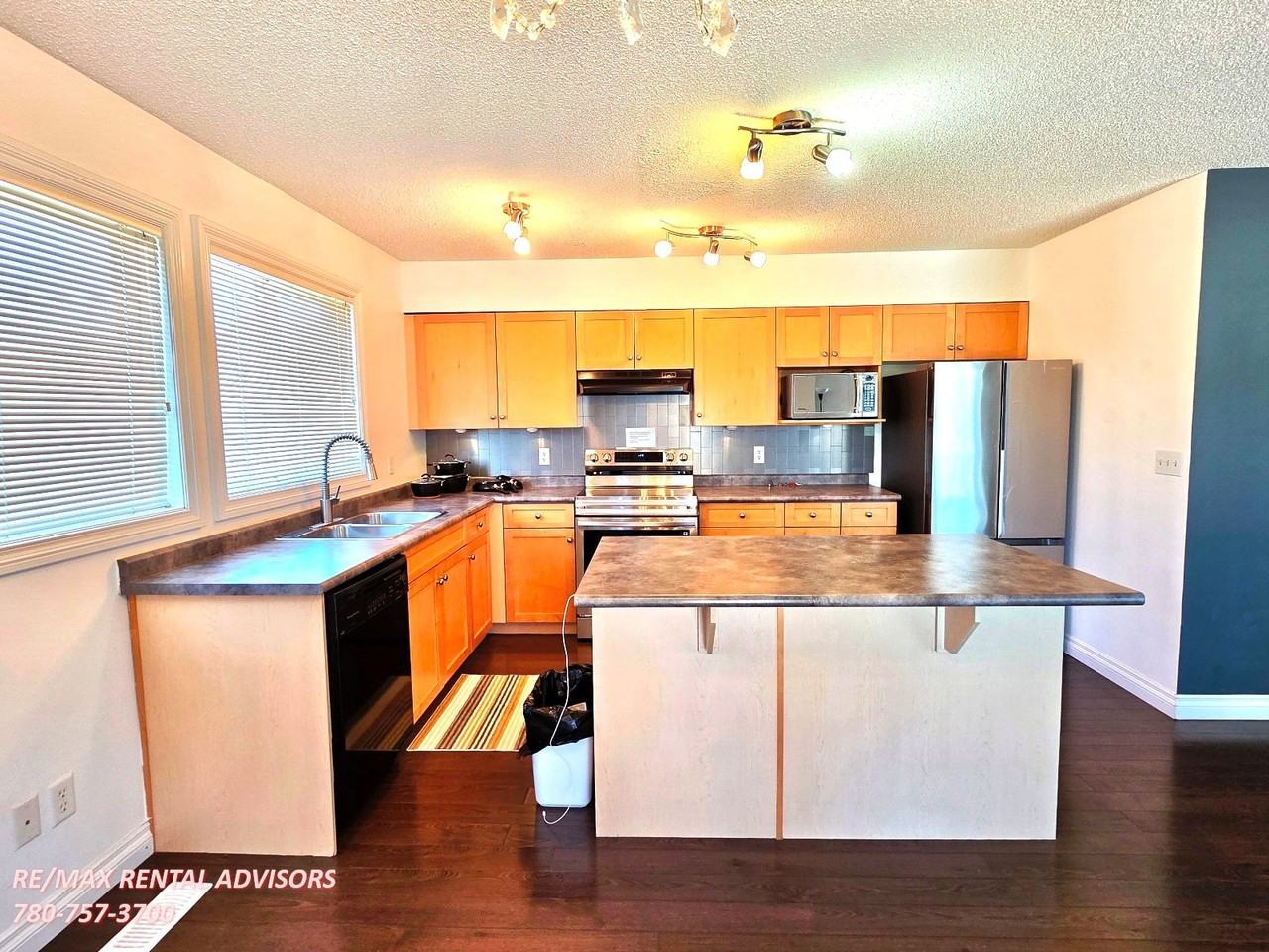12050 17 Ave Sw - Photo 4 of 23