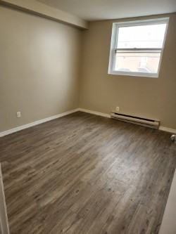 57 Bridge St W - Photo 7 of 9