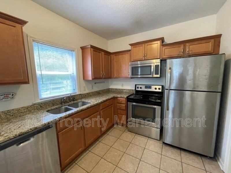 641 S Greer St - Photo 5 of 14