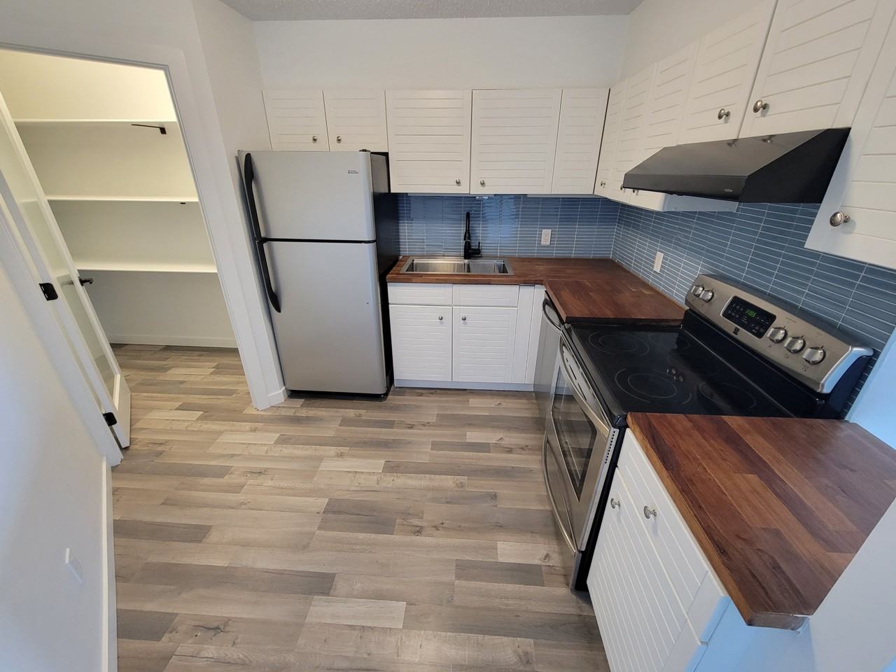 10149 Saskatchewan Dr Nw - Photo 2 of 21