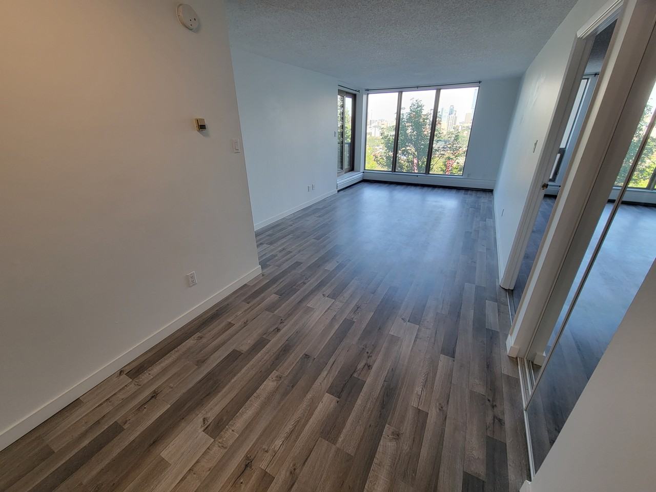 10149 Saskatchewan Dr Nw - Photo 4 of 21