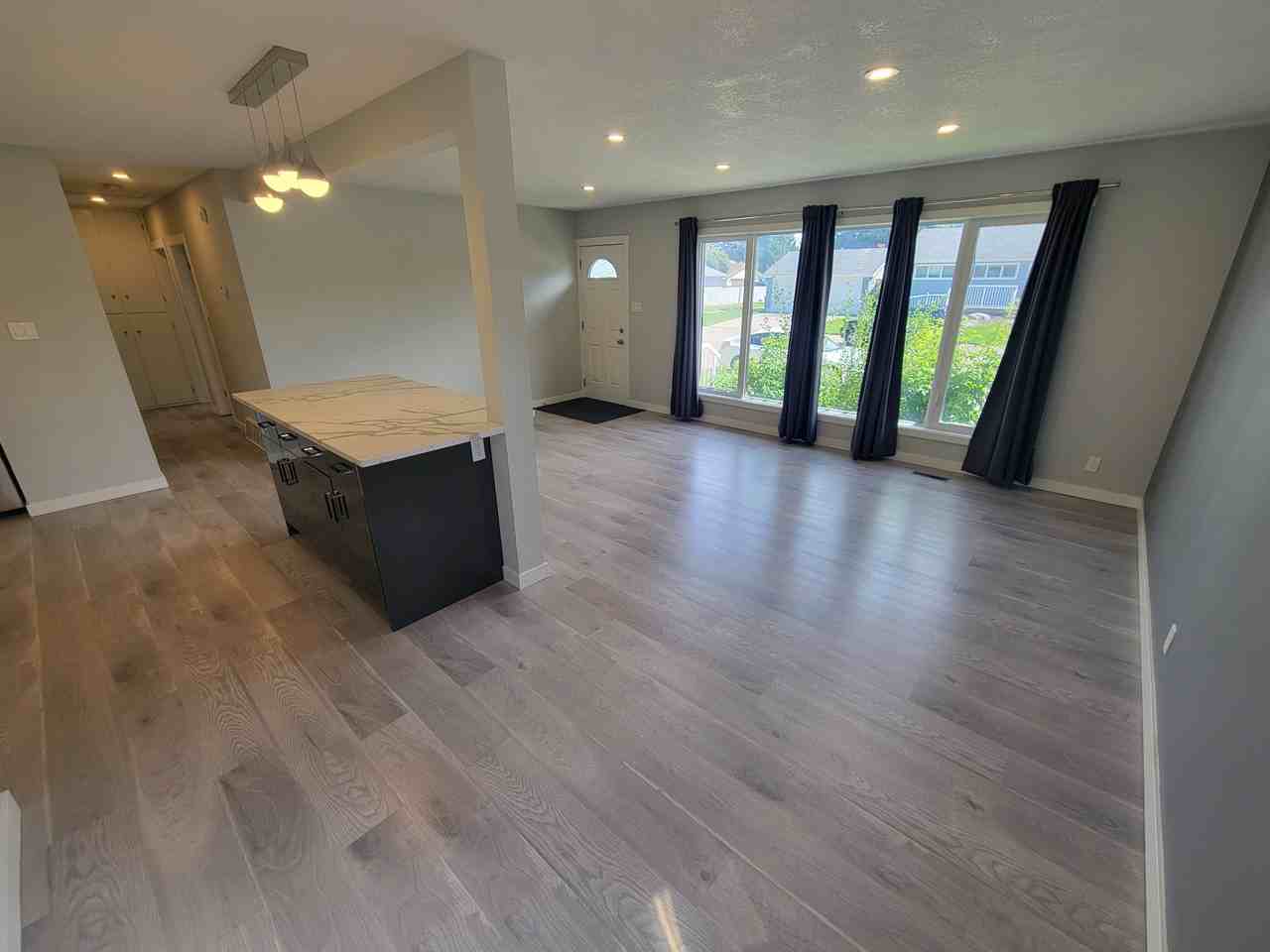 8510 152 Street NW - MAIN - Photo 3 of 14