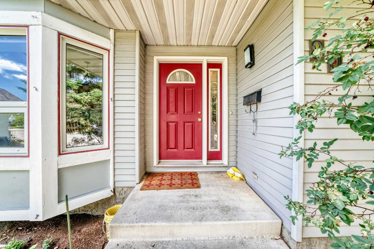 80 Mckerrell Close Se - Photo 4 of 47