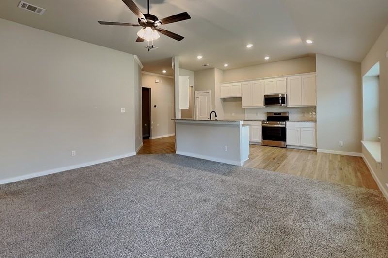 1106 Holly St - Photo 4 of 18