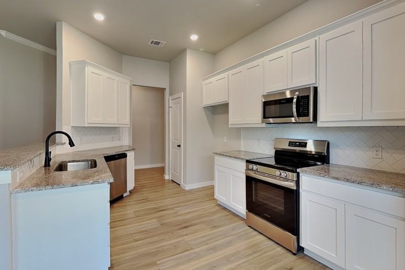 1106 Holly St - Photo 5 of 18