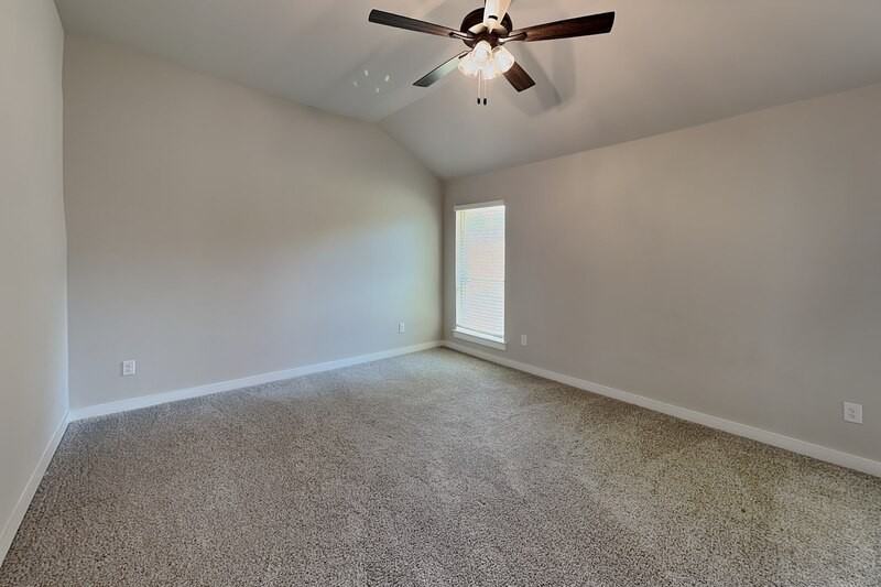 1106 Holly St - Photo 6 of 18
