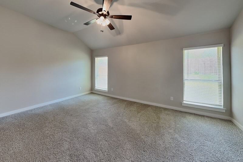 1106 Holly St - Photo 7 of 18