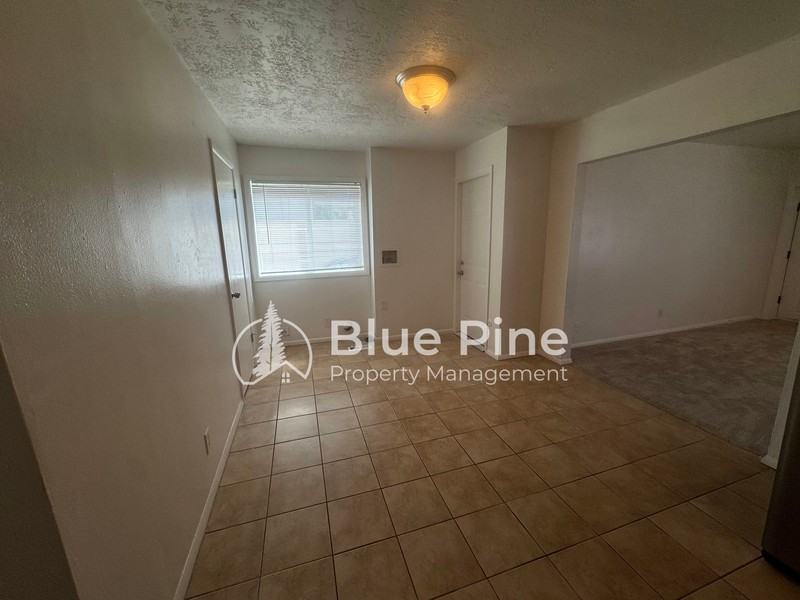 301 E 18th St #2 - Photo 4 of 10