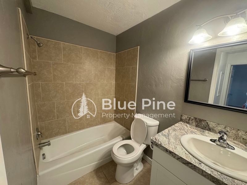 301 E 18th St #2 - Photo 6 of 10