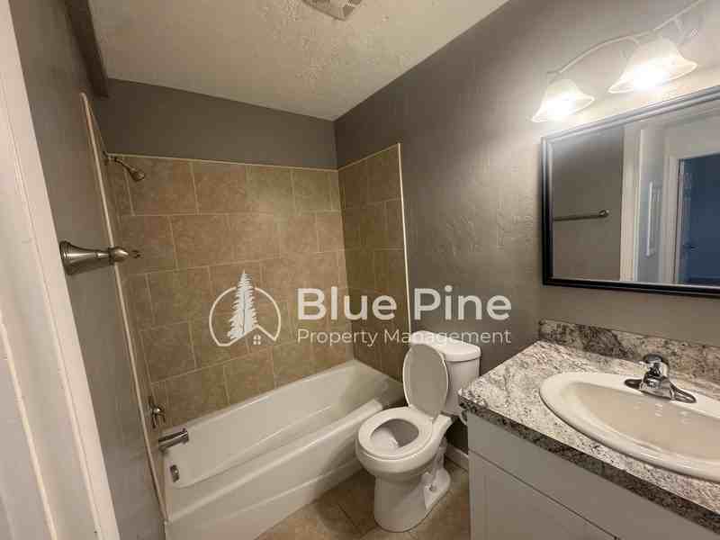 301 E 18th St #2 - Photo 7 of 10