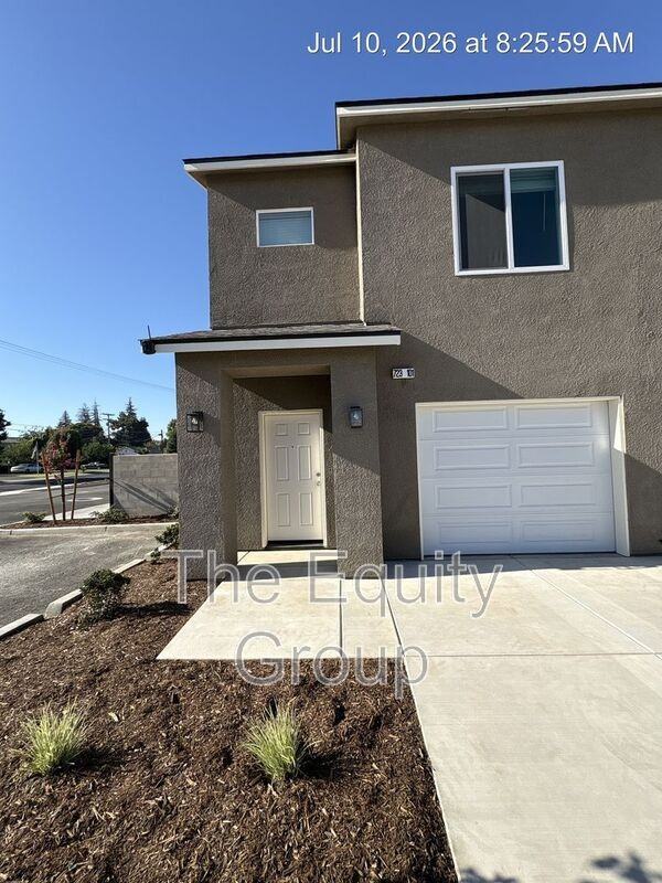 723 S Pinkham St - Photo 3 of 28