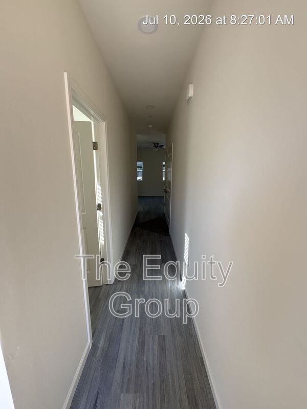 723 S Pinkham St - Photo 4 of 28