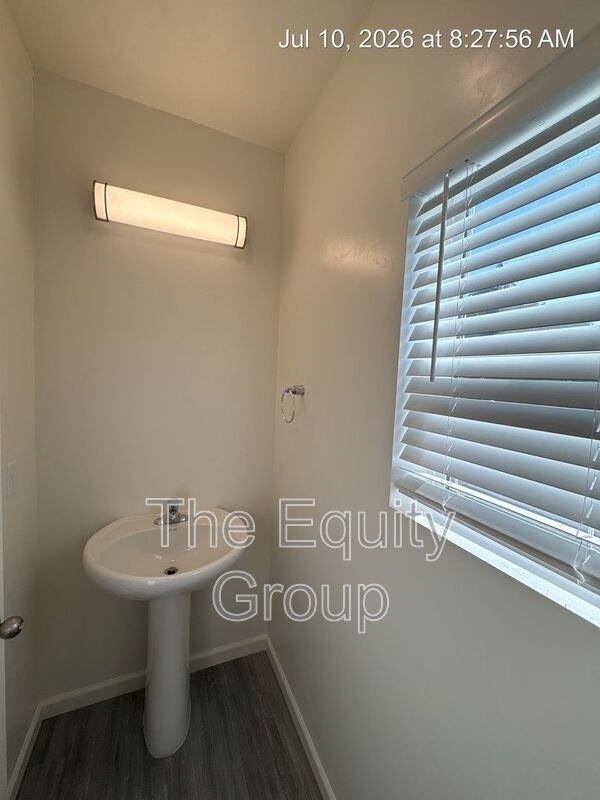 723 S Pinkham St - Photo 6 of 28