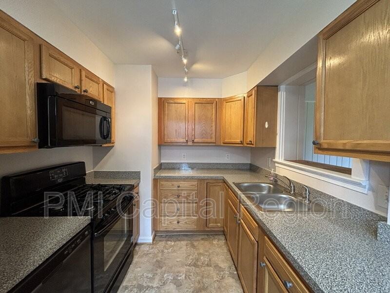 10302 Duvawn Pl - Photo 4 of 29
