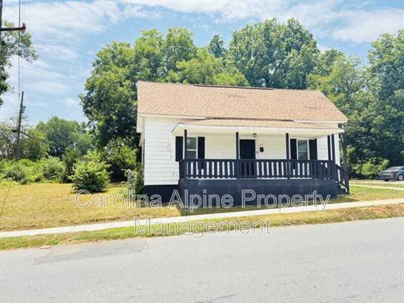 407 Gardner St - Photo 2 of 23