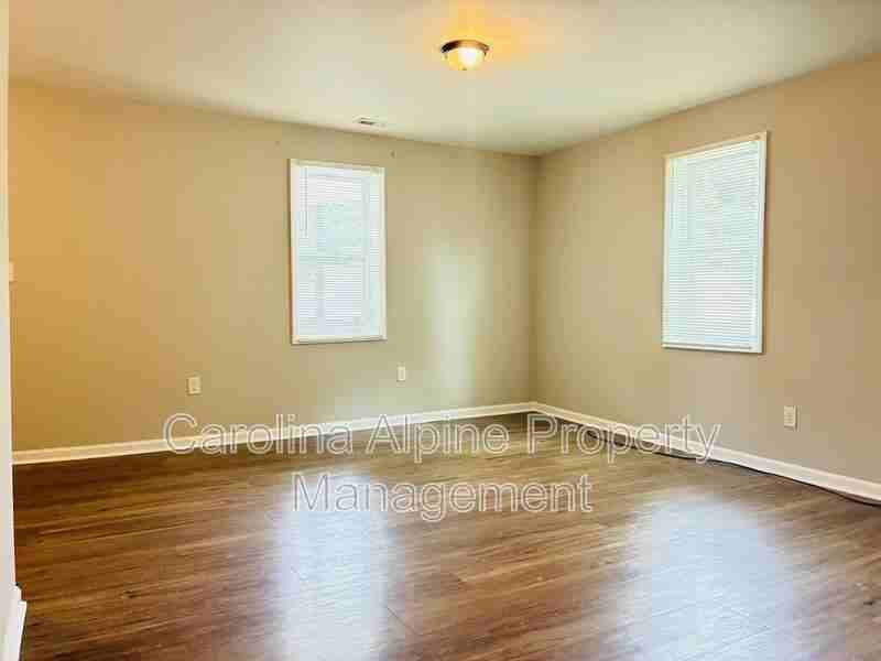 407 Gardner St - Photo 7 of 23
