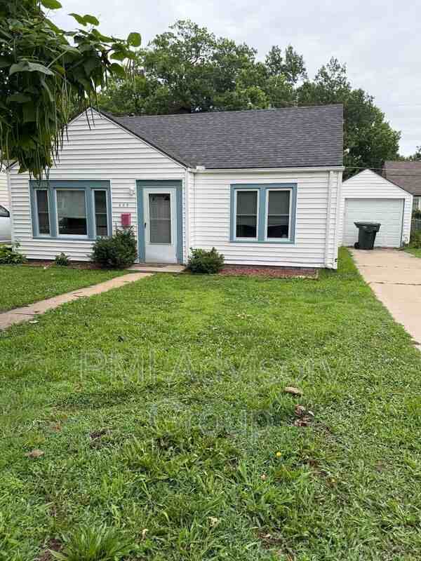 608 Sw Medford Ave - Photo 2 of 9