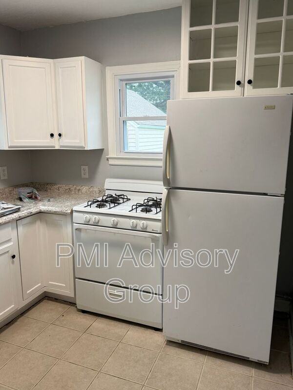 608 Sw Medford Ave - Photo 4 of 9