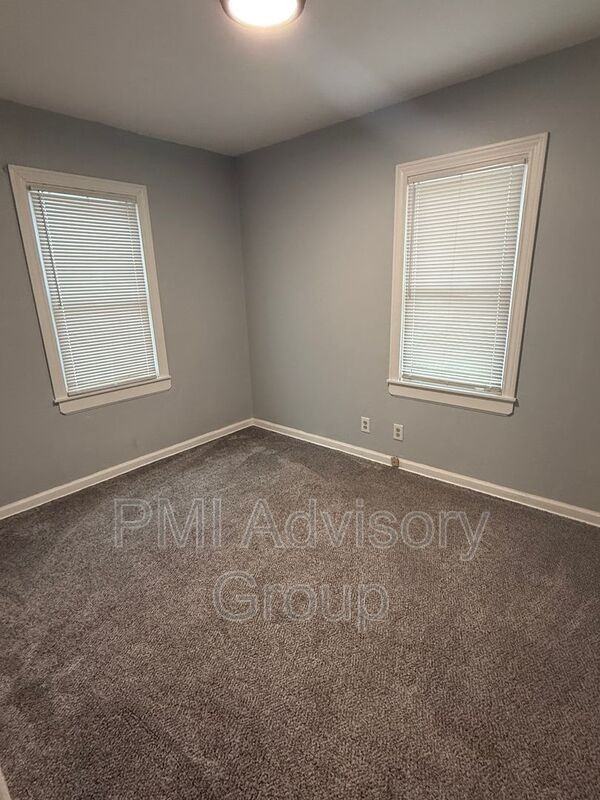 608 Sw Medford Ave - Photo 6 of 9