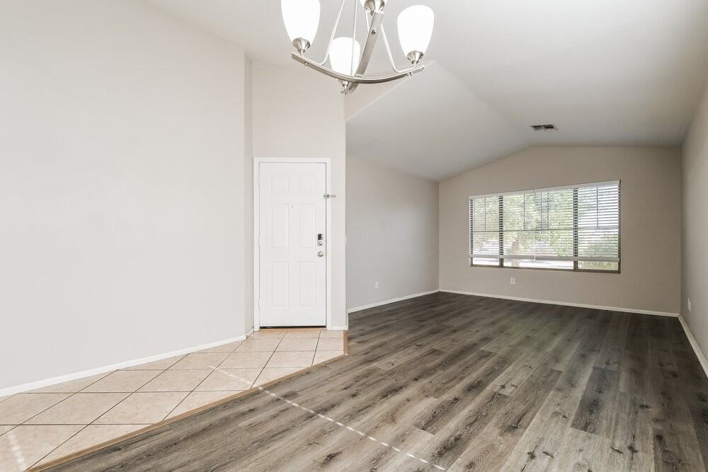 1427 E Vernoa St - Photo 4 of 16