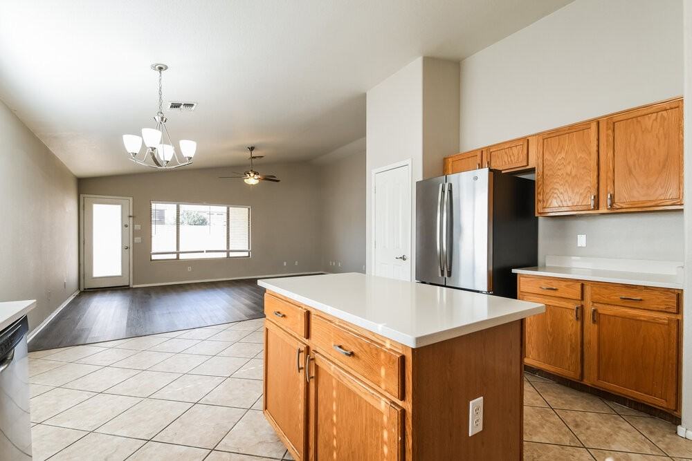 1427 E Vernoa St - Photo 6 of 16