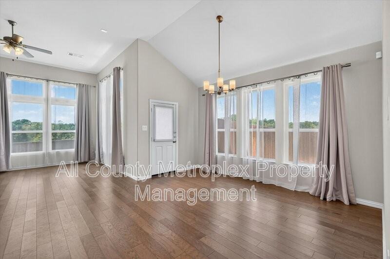 1602 Emerald Brook Dr - Photo 2 of 29