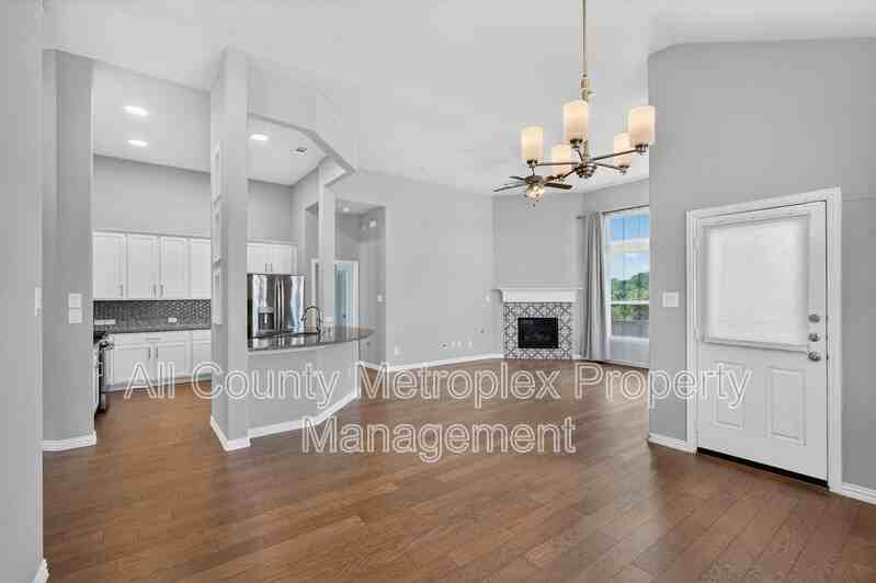 1602 Emerald Brook Dr - Photo 3 of 29