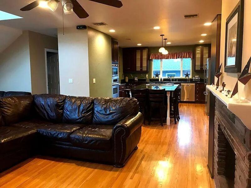 2274 Luana Ln - Photo 3 of 7