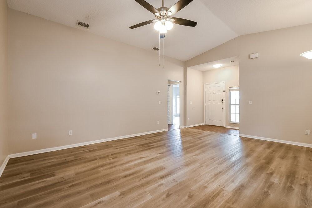 1912 Windsor Oak Dr - Photo 4 of 19