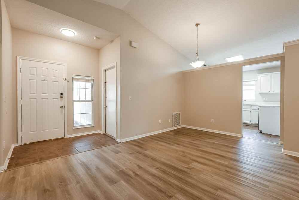 1912 Windsor Oak Dr - Photo 5 of 19