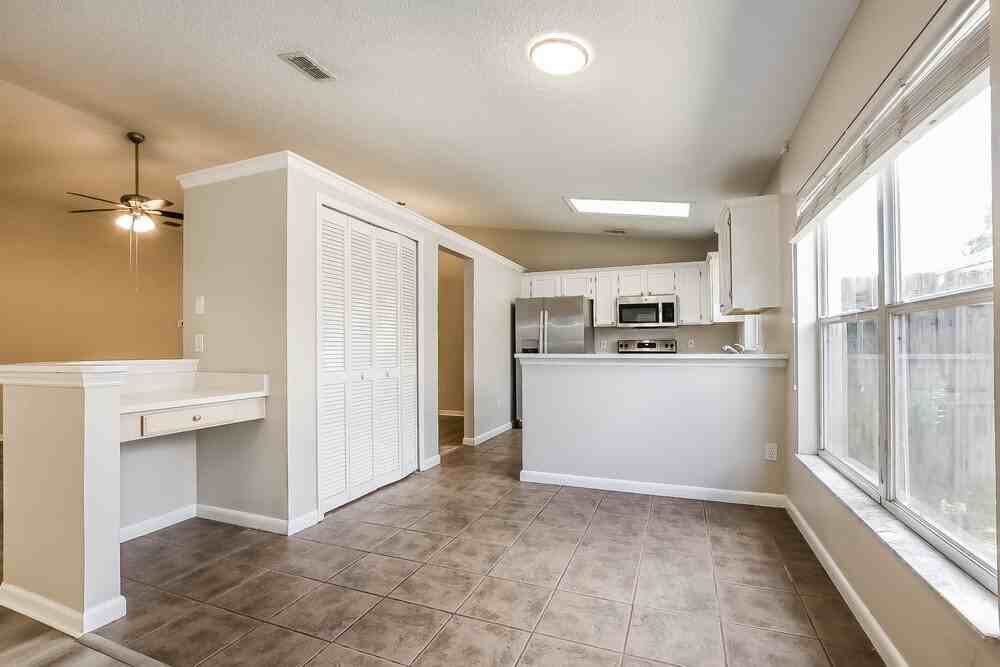 1912 Windsor Oak Dr - Photo 7 of 19