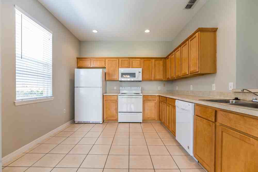 4004 Pemberly Pines Cir - Photo 5 of 15
