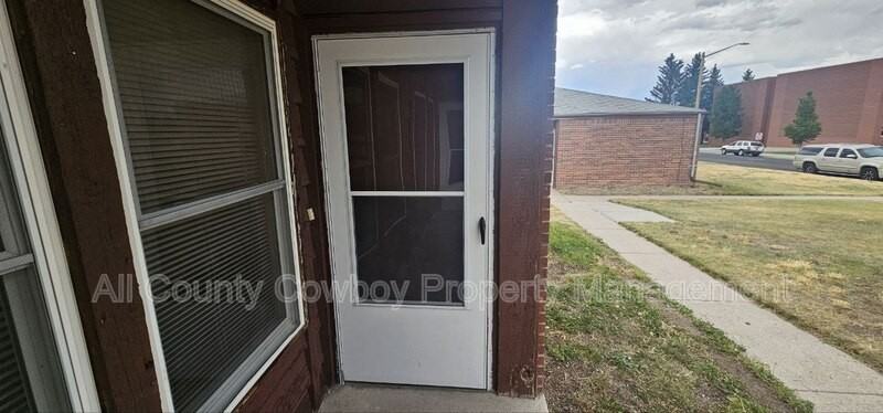 126 Cribbon Ave - Photo 2 of 15