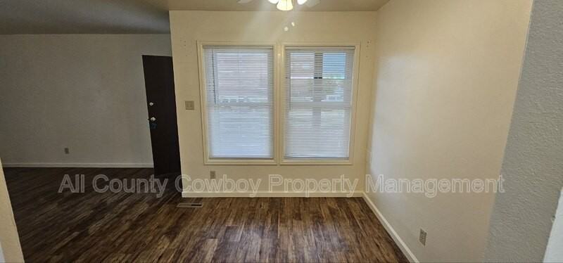 126 Cribbon Ave - Photo 5 of 15