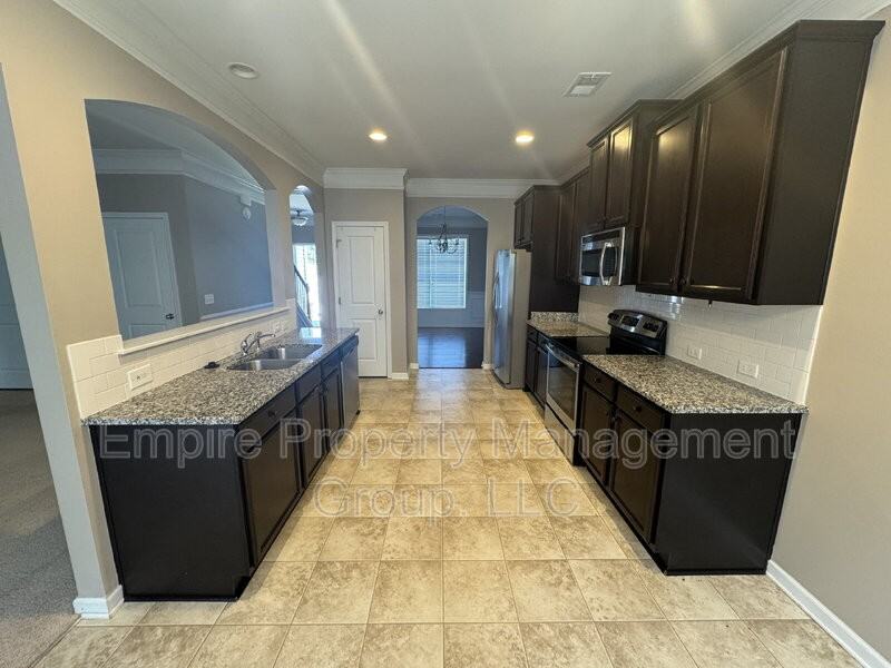 108 Ashewicke Dr - Photo 4 of 23