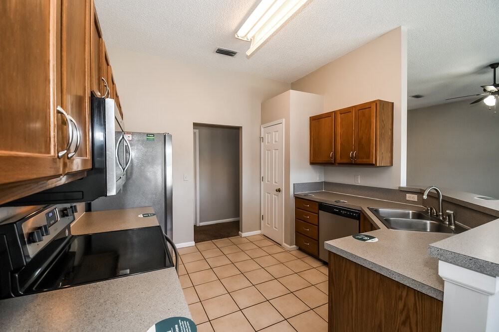 413 Cottage Cove Ct - Photo 7 of 19