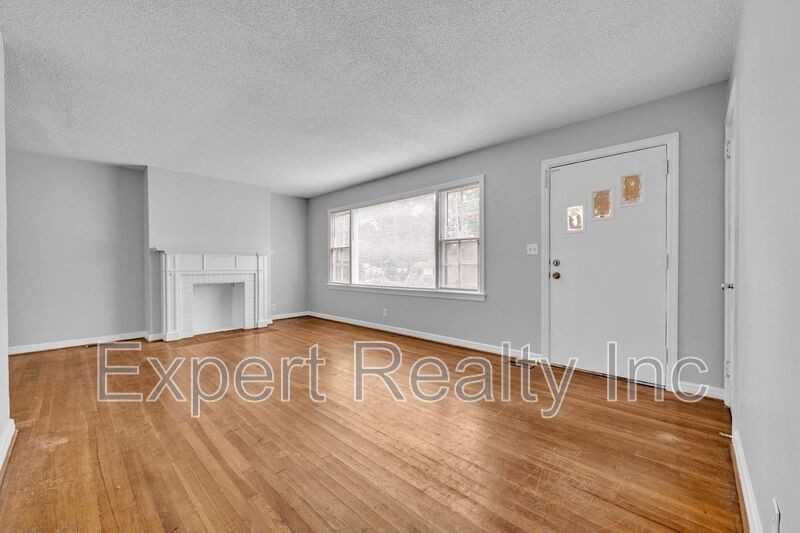 920 Parkway Dr - Photo 2 of 30