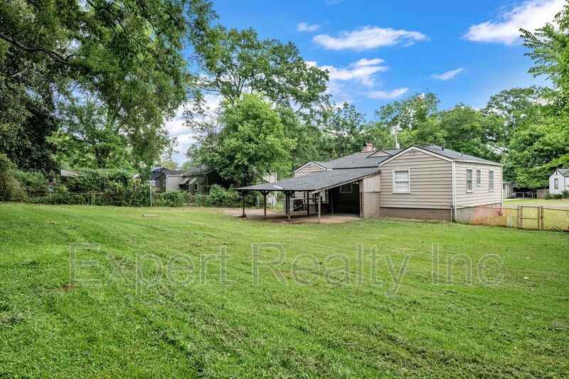 920 Parkway Dr - Photo 3 of 30