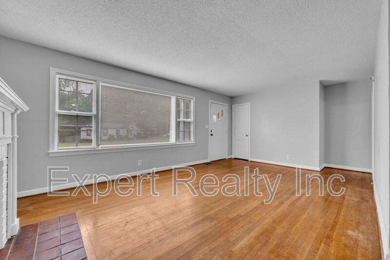 920 Parkway Dr - Photo 4 of 30